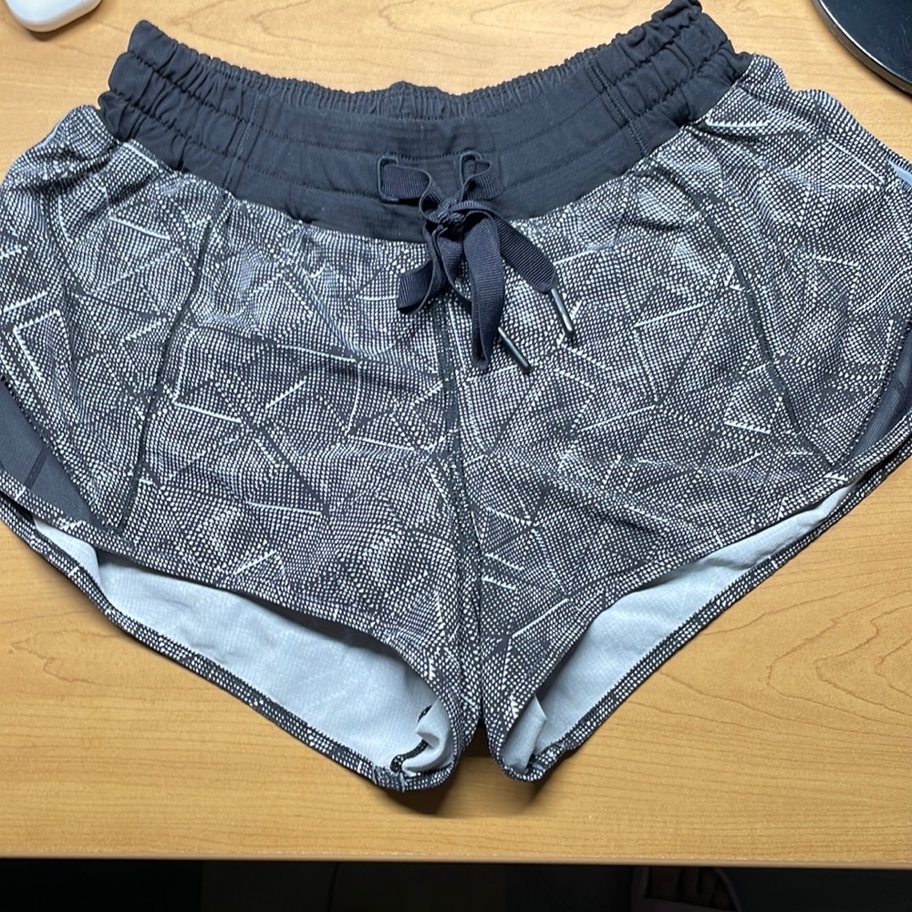 Lululemon Hotty Hot 2.5 inch short